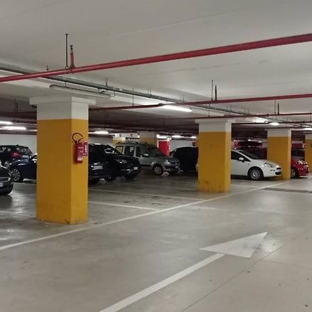 Casa Etruschi - Appartamento Con Posto Auto Ліворно Екстер'єр фото